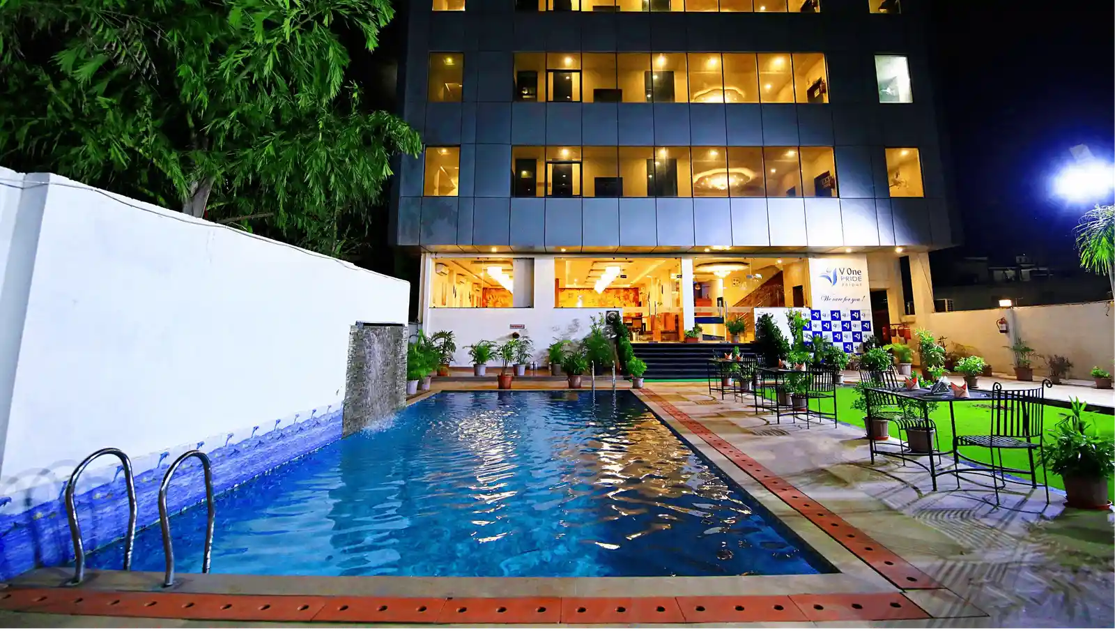 Swimming pool 